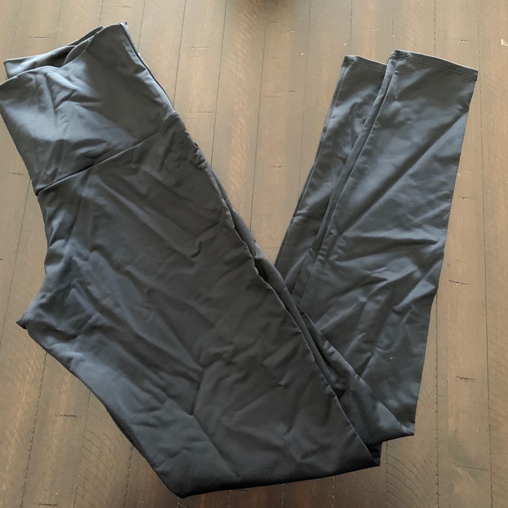 On-site black leggings